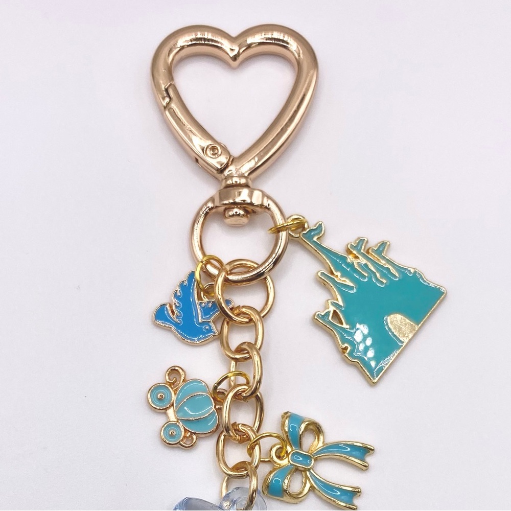Cinderella glass slipper purse charm keychain with gold heart clasp - Picture 4 of 8